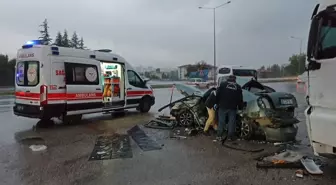Ankara'da park halindeki tıra çarpan otomobildeki 3 kişi öldü, 2 kişi yaralandı