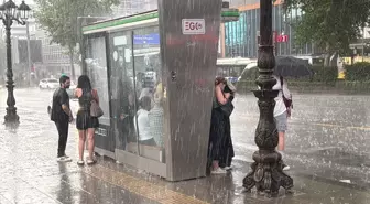 Ankara'da Sağanak ve Fırtına Hayatı Olumsuz Etkiledi