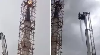 Ankara'da yıldırım düşen minare alev alev yandı