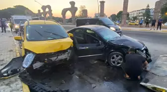 Antalya'da Ticari Taksi ile Otomobil Çarpıştı: 7 Yaralı