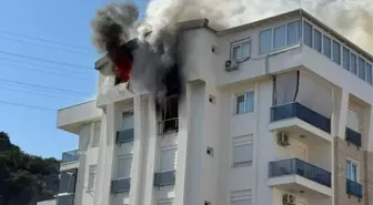 Antalya'da Dubleks Dairede Yangın Çıktı