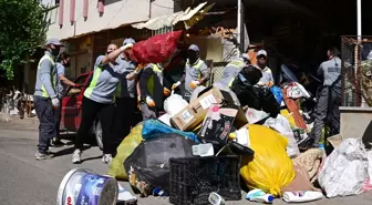 Antalya'da 6 Katlı Binadan 20 Kamyon Çöp Çıkarıldı