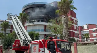 Antalya'da Apartman Yangını: 3 Kişi Hastaneye Kaldırıldı