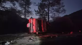 Antalya'da Arazöz Devrildi: 2 Yaralı