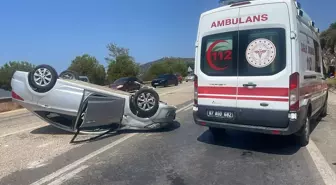 Kaş'ta Atık Toplama Aracıyla Çarpışan Otomobilde 3 Yaralı