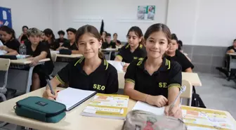 Antalya'da İkizler Sınıfı: Öğrenciler ve Öğretmenler Karıştırıyor