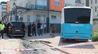 Antalya'da Otobüs ve Panelvan Çarpıştı: 3 Yaralı