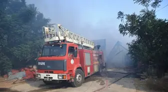 Antalya'da Mobilya Atölyesinde Yangın Çıktı