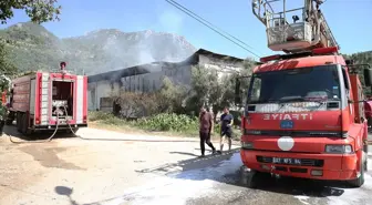 Alanya'da Mobilya Atölyesinde Yangın Çıktı