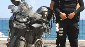 Antalya'da Motosikletli Polis Denetimlerinde 100 Şüpheli Yakalandı
