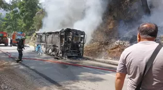 Antalya'da Otobüste Çıkan Yangın Ormana Sıçradı