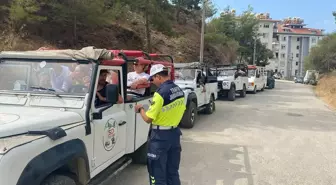 Alanya'da Safari Araçlarına Trafik Denetimi: 15 Araç Sahibi Cezalandırıldı
