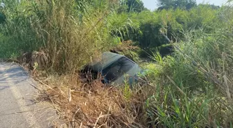 Antalya'da Otomobil Şarampole Devrildi: Anne ve Kızı Yaralandı