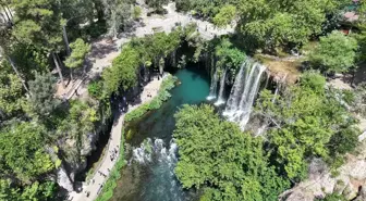Antalya'nın Serinliği: Düden Şelalesi Yaz Sıcağından Kaçanların Gözdesi