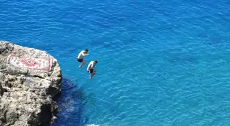 Antalya'da Sıcak Hava Turistleri Etkiledi