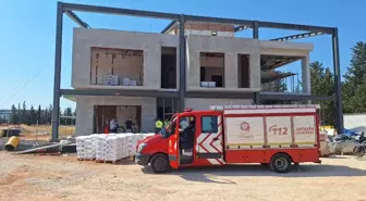Antalya'da Su Kuyusundaki İşçi İtfaiye Ekipleri Tarafından Kurtarıldı