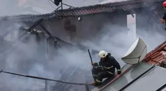 Antalya'da Tarihi Otelde Yangın Kontrol Altına Alındı
