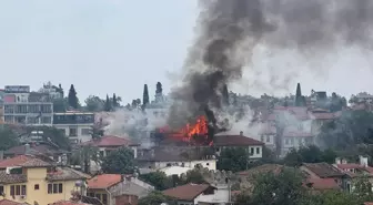 Antalya Kaleiçi'nde Yangın Çıktı