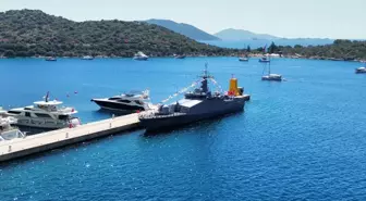Zafer Bayramı'nda TCG Kaş Hücumbotu Halkı Ağırladı
