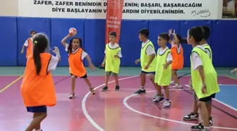 Antalya'da Çocuklara Hentbol Eğitimi: 'Üç Adımda Zirveye' Projesi Başladı