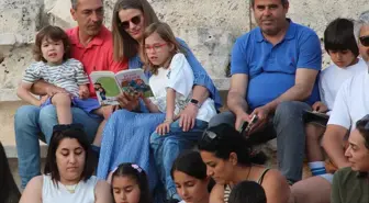 Kaş'ta Antik Tiyatroda Kitap Okuma Etkinliği Düzenlendi