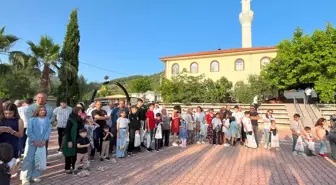 Kumluca'da Kurban Bayramı Geleneği: Çocuklara Şeker Dağıtımı