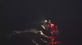Antalya'da Düden Şelalesi'nde Denize Düşen Kişi İçin Arama Kurtarma Çalışması Başlatıldı