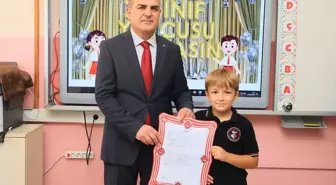 Öğrenciler Yaz Tatiline Girdi: Karneler Dağıtıldı