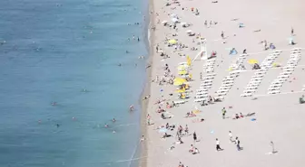 Antalya'da Sıcak Havada Sahil Keyfi