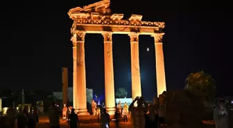 Manavgat'ta 'Kanlı Ay' Tutulması Turistlerin İlgi Odağı Oldu