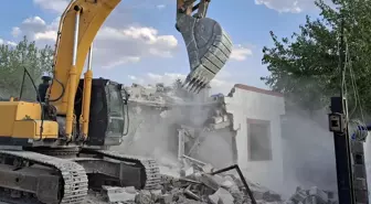 Gaziantep'te Depremde Hasar Gören Binaların Yıkımına Başlandı
