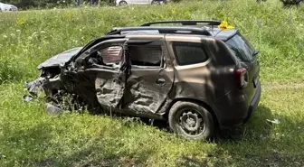 Ardahan'da Tırın Çarptığı Otomobilde 5 Yaralı