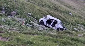 Ardahan'da Uçuruma Yuvarlanan Otomobilde İki Kişi Yaralandı