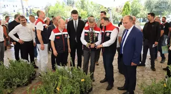 Arhavi'de Çiftçilere 8 Bin Maviyemiş Fidanı Dağıtıldı