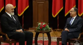 Arnavutluk Cumhurbaşkanı Begaj, Hükümeti Kurma Görevini Edi Rama'ya Verdi
