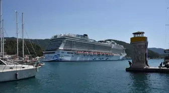 Marmaris'e 2,684 Yolcu Taşıyan Aroya Kruvaziyeri Geldi