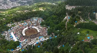 Artvin'de 44. Kafkasör Festivali'nde Boğa Güreşleri Coşkusu