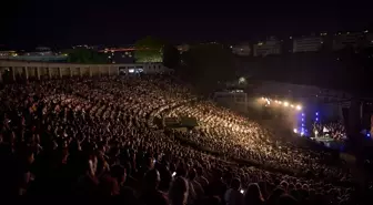 Aşkın Nur Yengi, Senfonik Proje ile İstanbul'da Konser Verdi