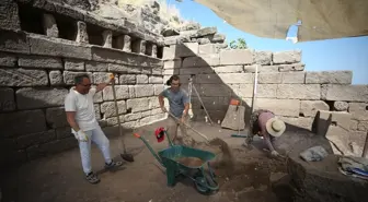 Assos Antik Kenti'nde 3.500 Yıllık Stoa Kazıları Başladı