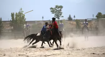 Ata sporu cirit Malazgirt Zaferi kutlamalarına renk kattı