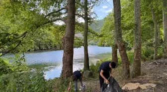 Gençlerin Doğa Sevgisi: Ayvacık'ta Çöp Toplayarak Örnek Davranış