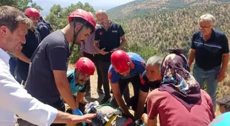 Kuyucak'ta Kekik Toplarken Rahatsızlanan Adam Kurtarıldı