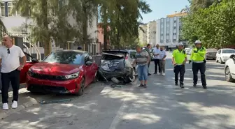 Park Halindeki Araçlara Çarpan Sürücü Hasara Yol Açtı