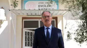 Öğretmen Mehmet Abbak, Eski Okulunu Yeniden İnşa Ettiriyor