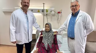 İzmir'de Eş Zamanlı 3 Kalp Kapağı Değişimi ve Baypas Ameliyatı Başarıyla Gerçekleştirildi