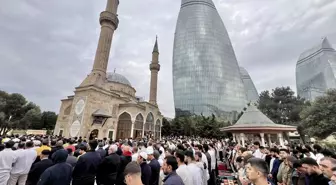 Azerbaycan'da bayram namazı kılındı