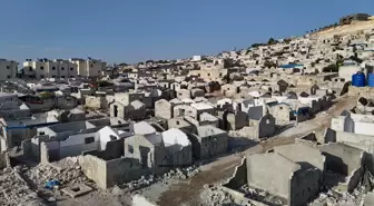 Baas rejiminin devrilmesinin ardından binlerce Suriyeli sivil evlerine dönmeye devam ediyor