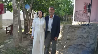 Baba Kızı Çiçekle Karşıladı, YKS'de Başarı Sağladı