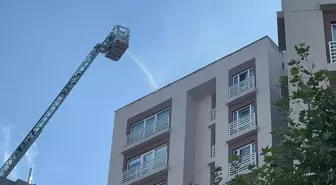 Bağcılar'da Bir Binada Çatı Yangını: Mahsur Kalanlar Kurtarıldı