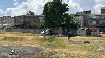 Bağcılar'da Boş Arazide Erkek Cesedi Bulundu